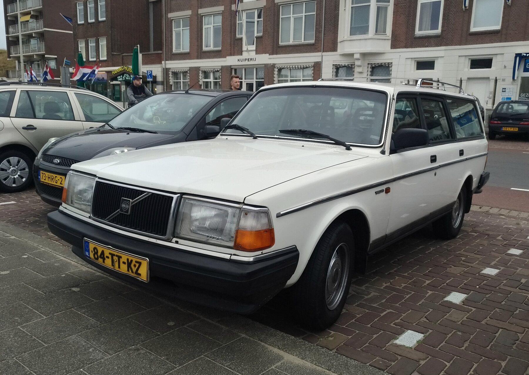 Пізній Volvo 240 кінця 1980-х років