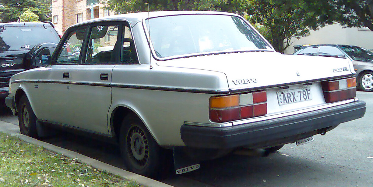 Volvo 240 — представник легендарної серії 200