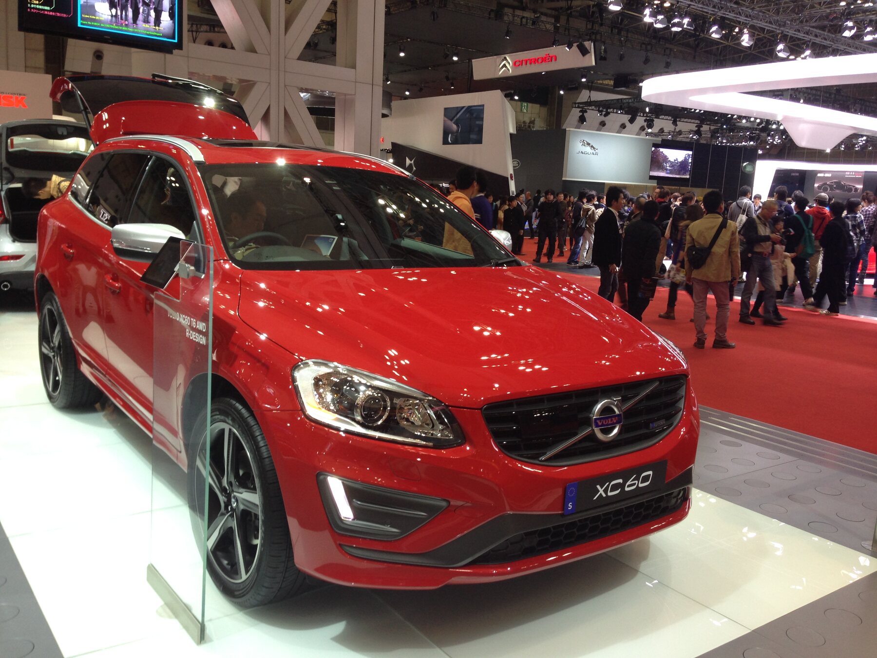 Volvo XC60 T6 R-Design на Токійському автосалоні 2013 року
