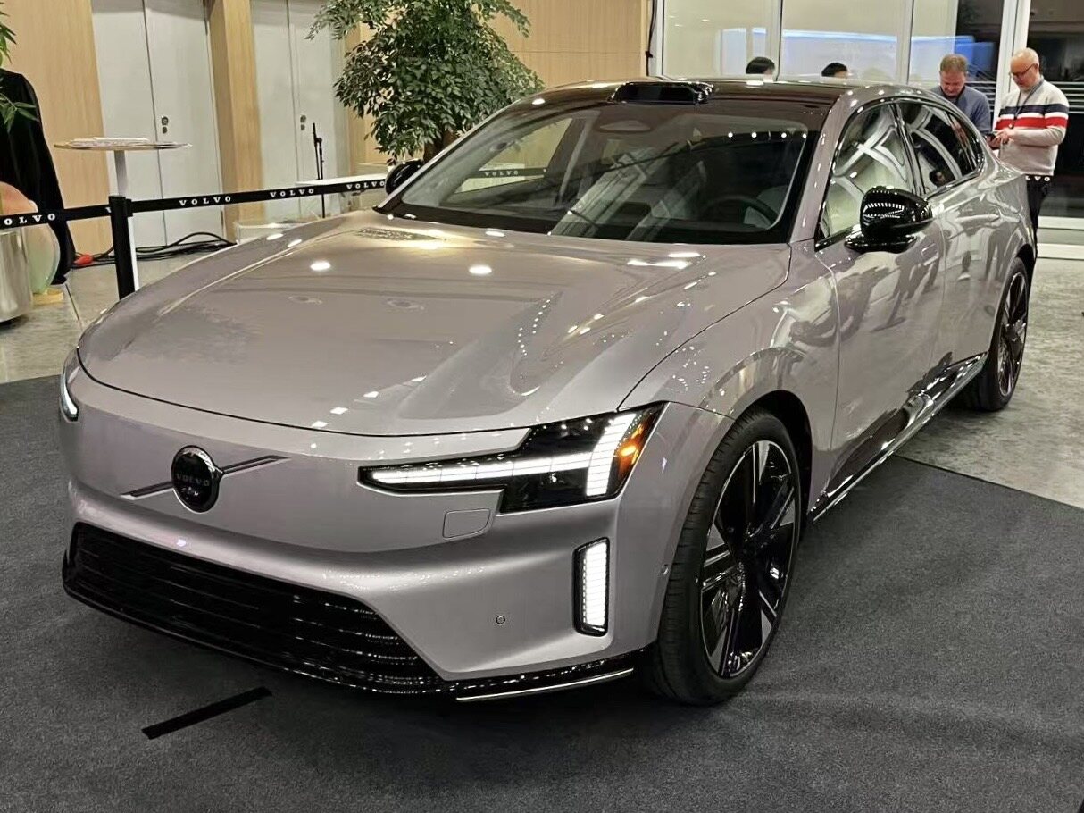 Повністю електричний Volvo ES90