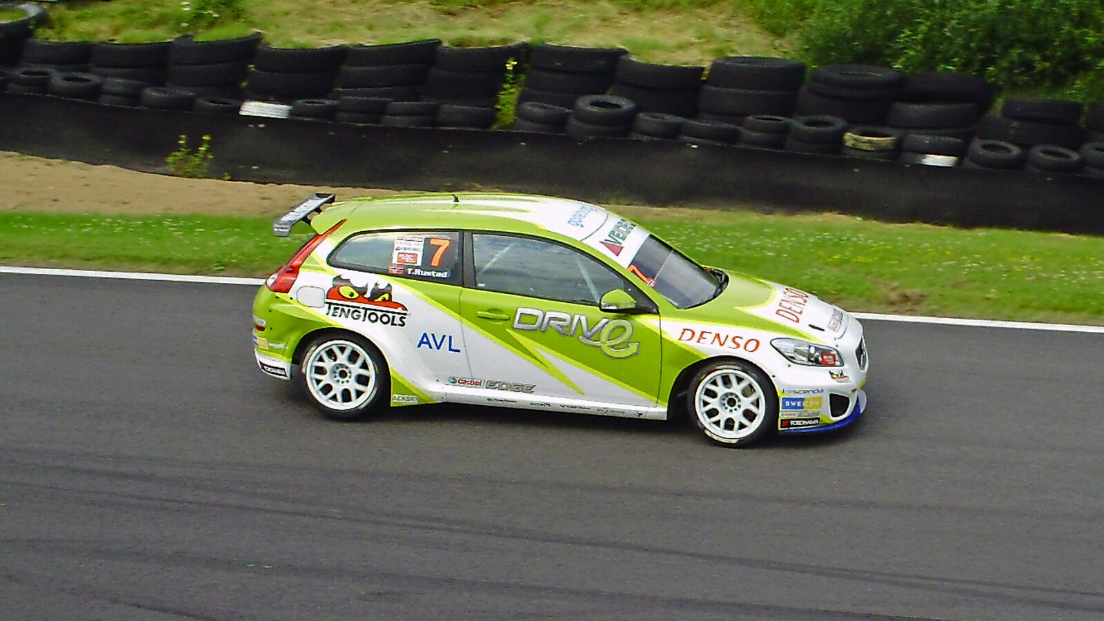 Tommy Rustad за кермом Volvo C30 Polestar Racing у STCC 2011 року