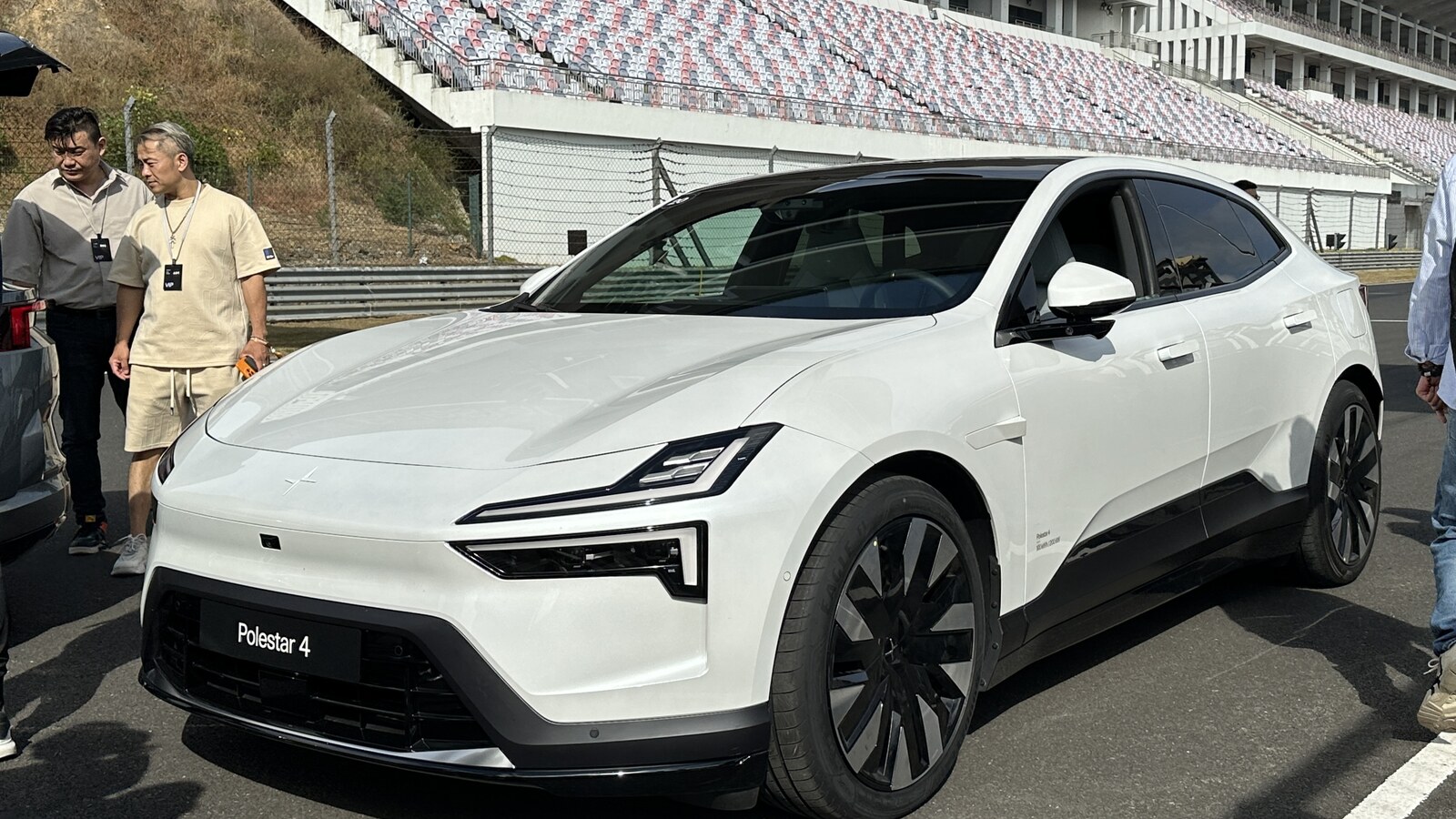 Polestar 4 — ілюстративне фото до матеріалу про гальма Brembo