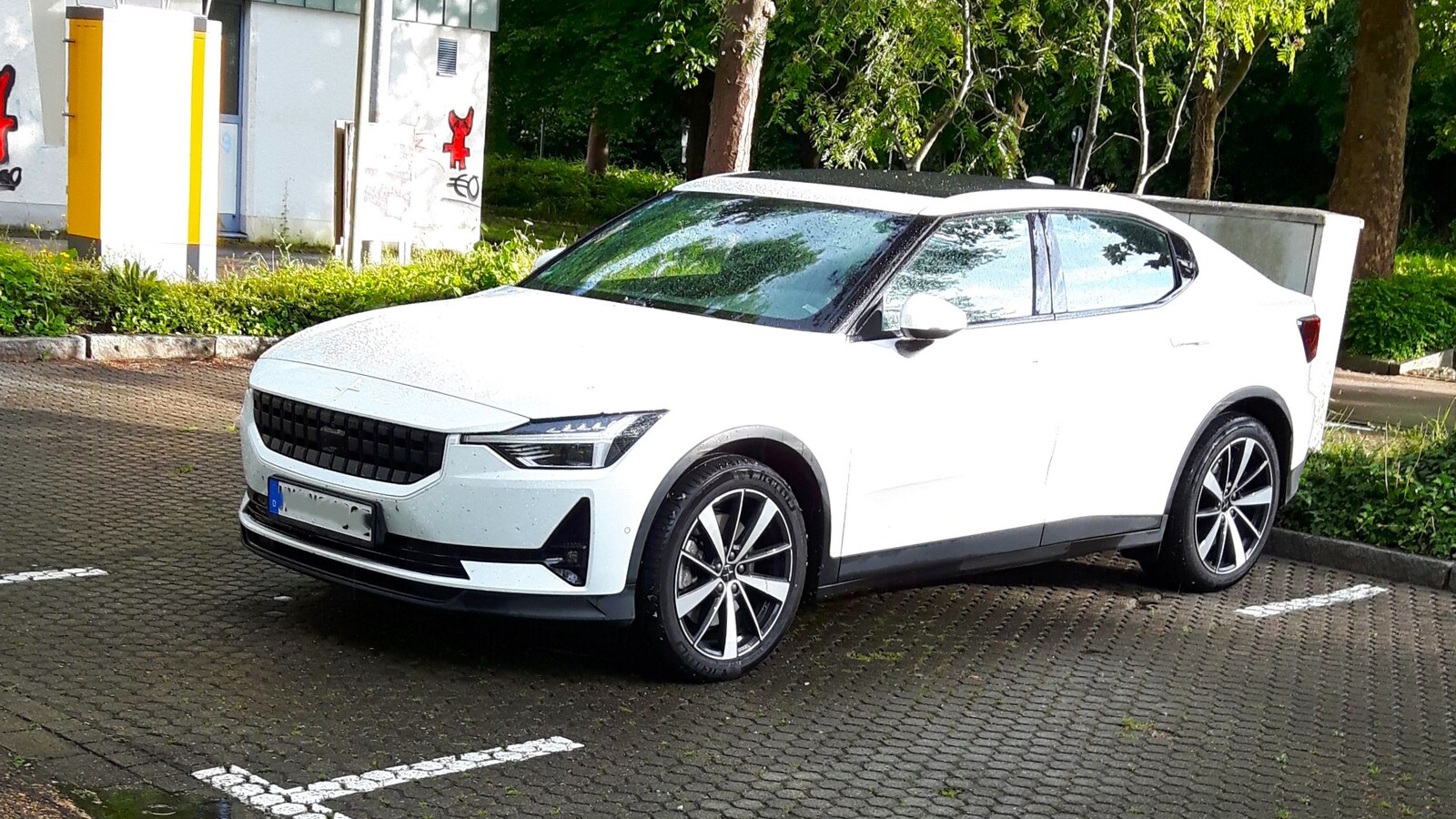 Polestar 2 — ілюстративне фото до рекомендацій з зимової експлуатації електромобіля