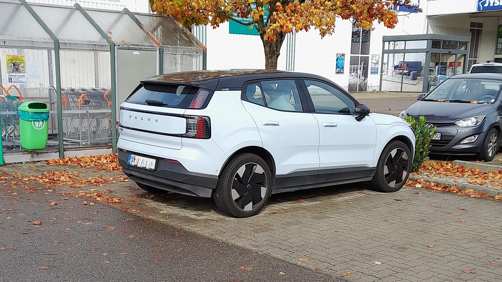 Volvo EX30 — ілюстрація до матеріалу про V2L і Plug & Charge