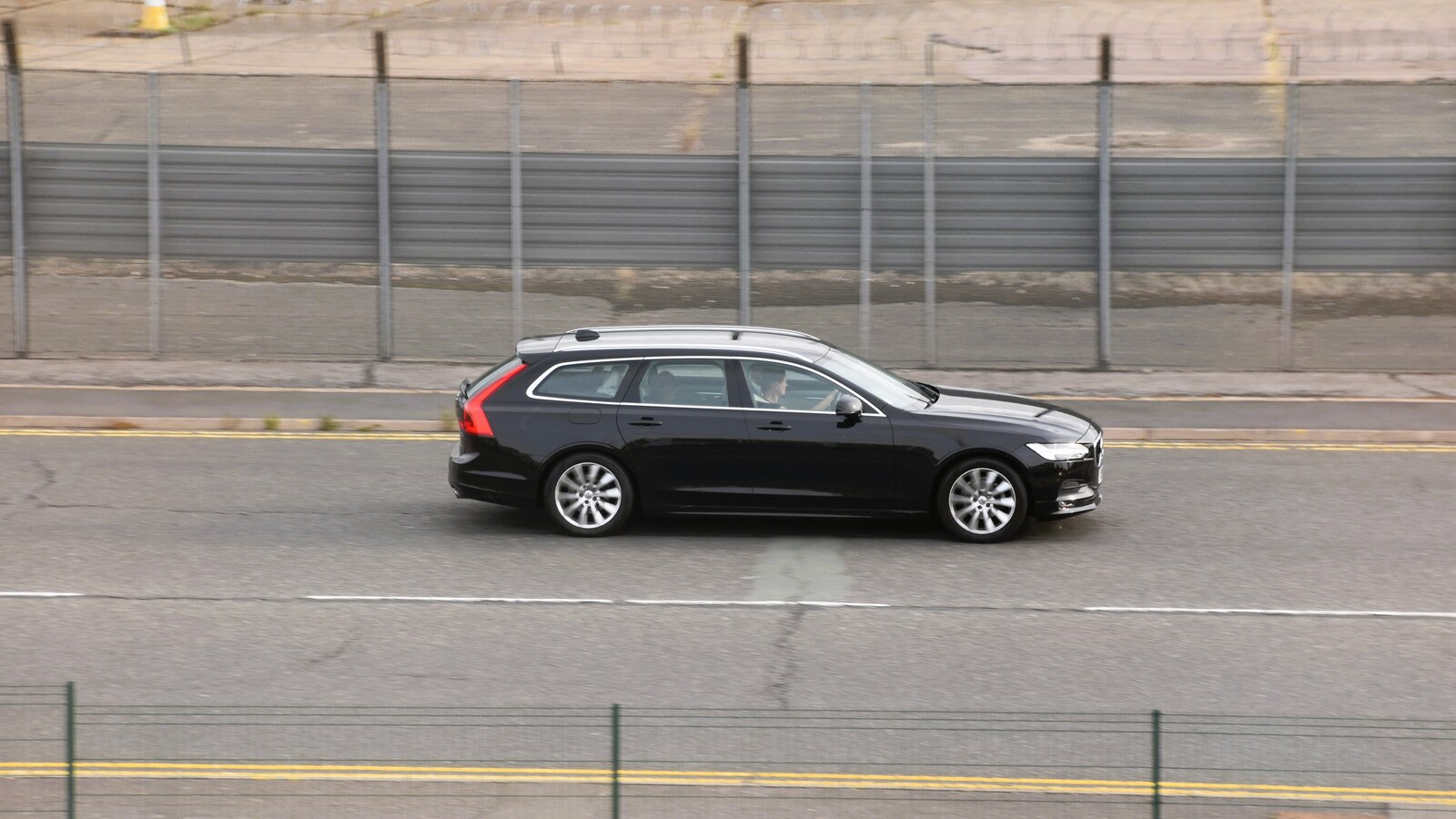 Volvo V90 T4 з 8-ступеневою Geartronic