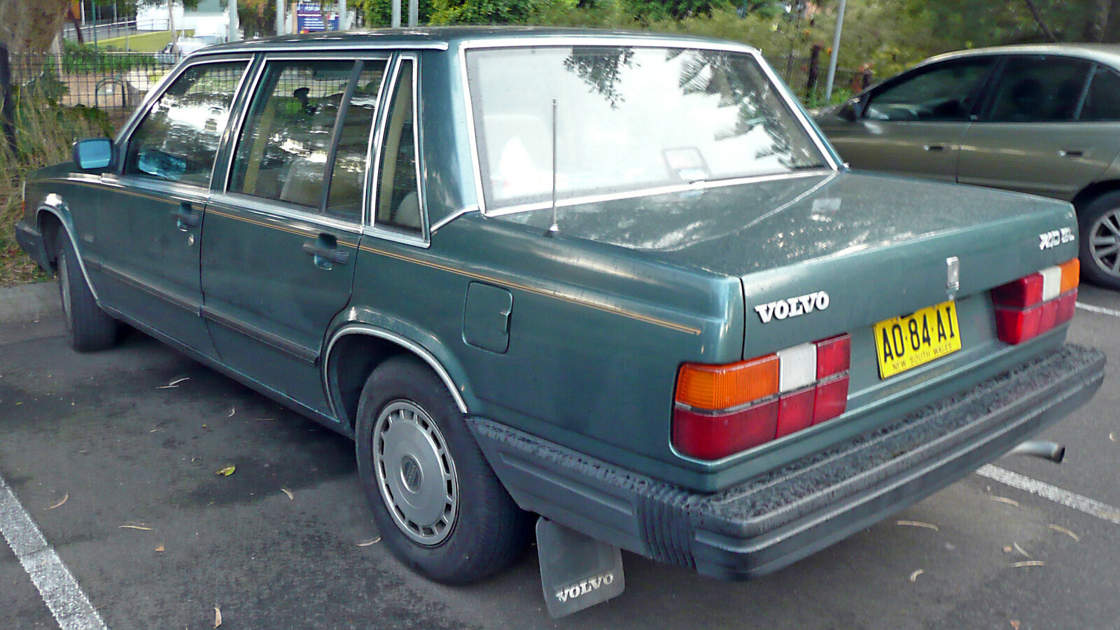 1988 Volvo 740 GL sedan. Photographed in Sutherland, New South Wales, Australia.